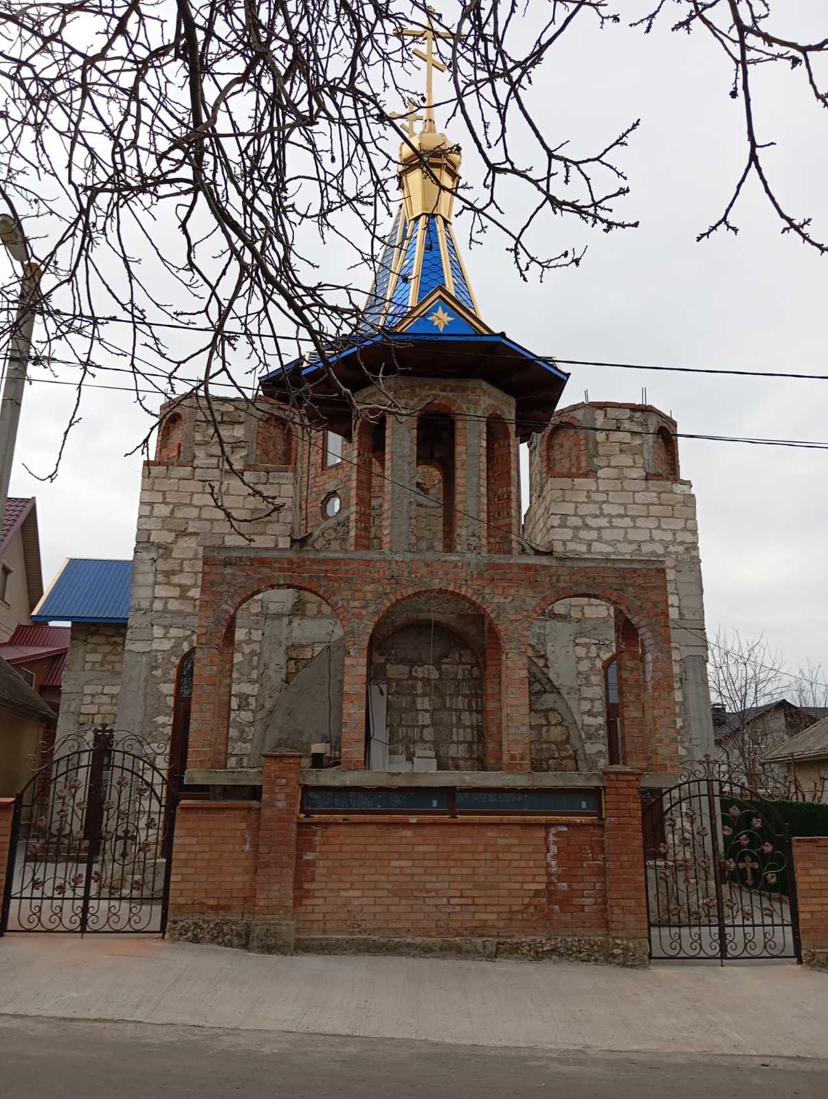 Biserica Ortodoxă din Străisteni — vedere din față